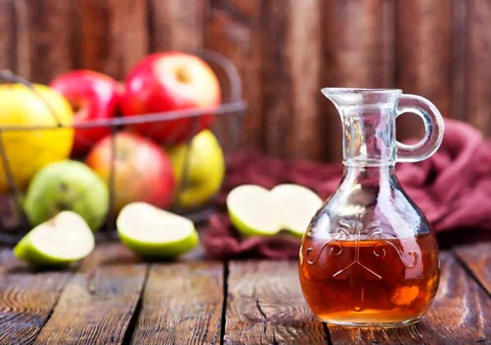 Applying Apple Cider Vinegar