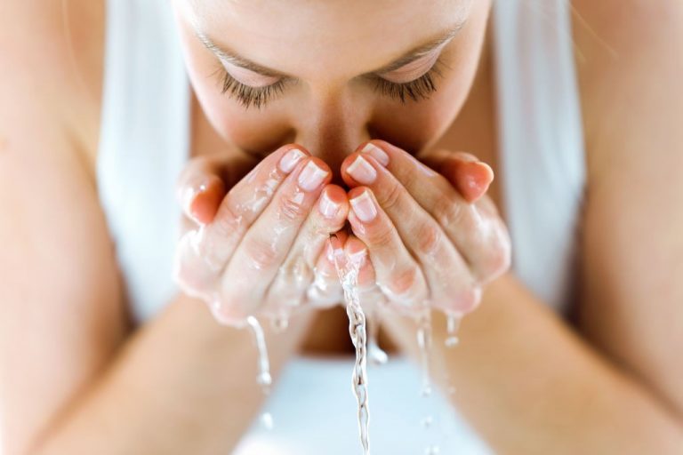 Is Hot Water Good For Your Skin? The Real Pros and Cons