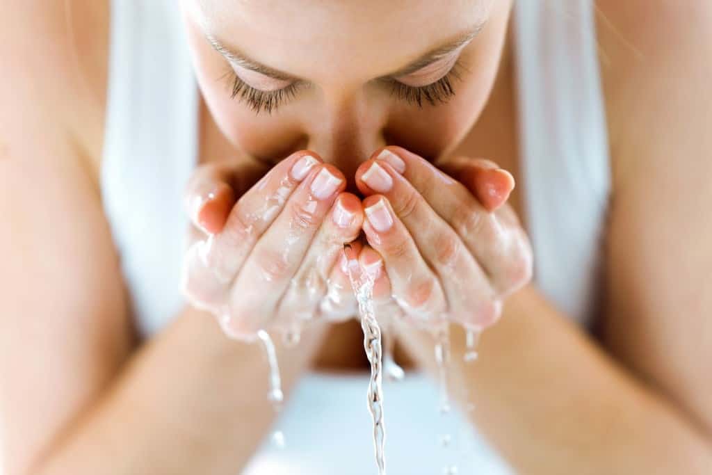 is hot water good for your skin