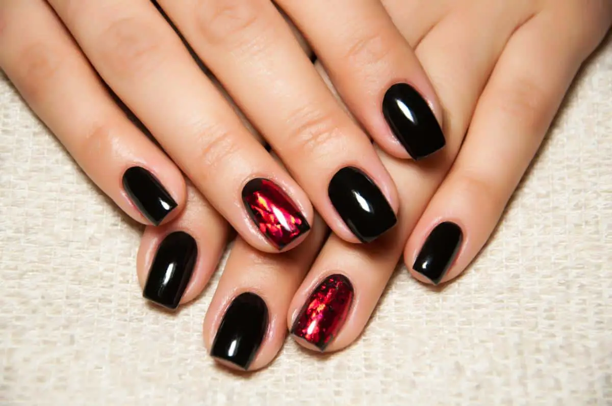 design to do on black nail polish