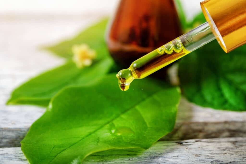 do you apply tea tree oil before or after moisturizer