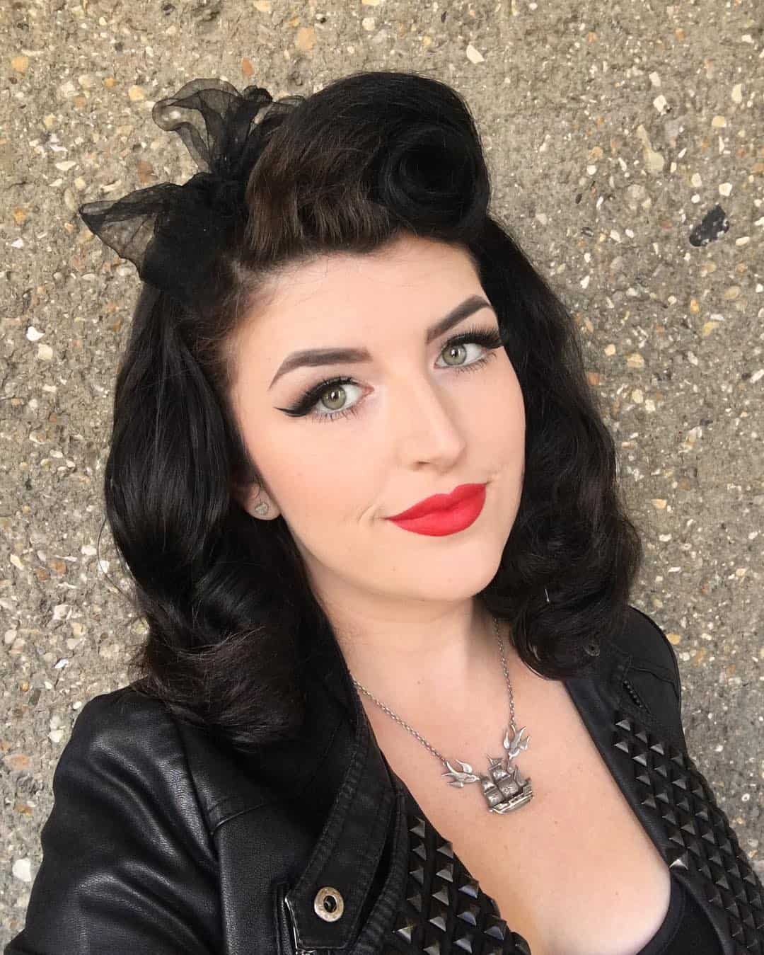 vintage pinup hairstyle with bandana